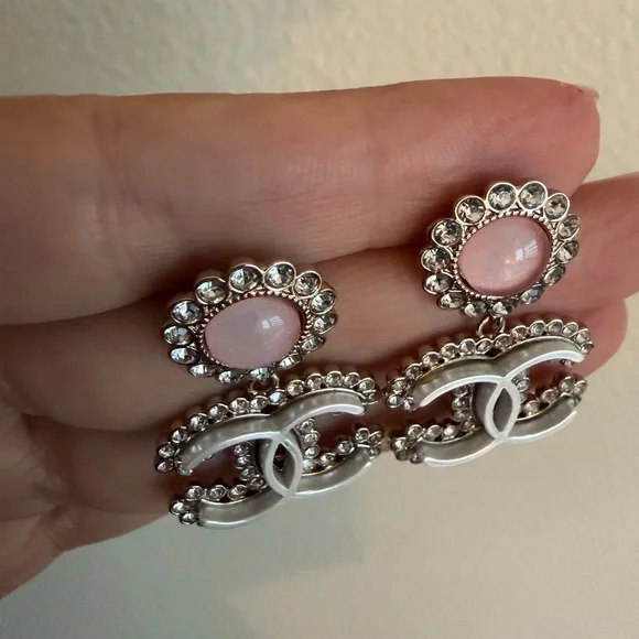 💗Chanel Pink Cabochon CC Crystal Drop Earrings✨ - Picture 3 of 12